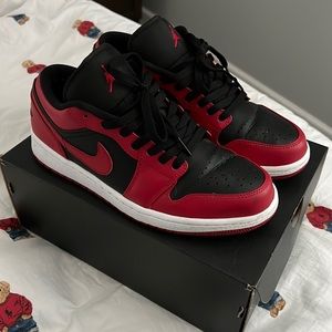 Jordan 1 low Reverse Breds Size 9